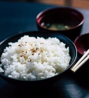 Eating rice according to the Japanese diet